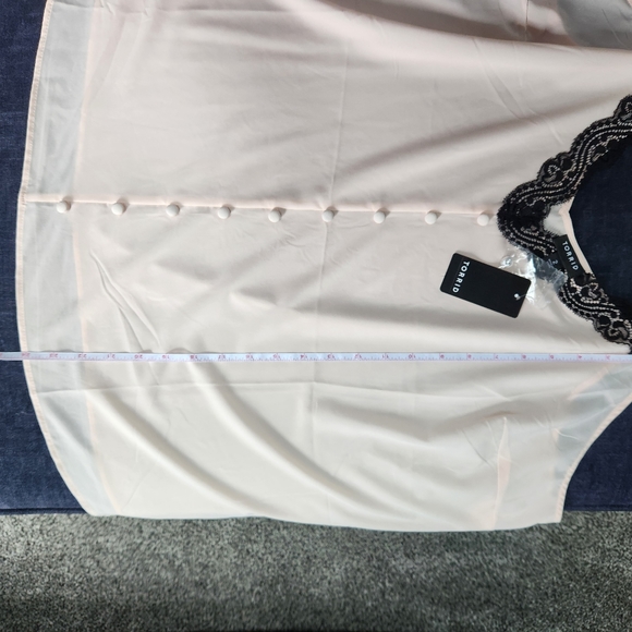 NWT Torrid Pale Pink Button Front Lace Trim Challis Cami - Size 2 - Picture 4 of 6